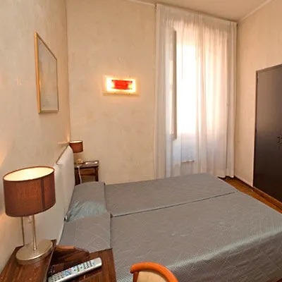 Hotel Elite Rom 3*,